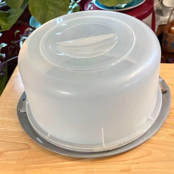 Sterilite Other - Sterilite Portable Latching Cake Server – Round White & Clear Carrier